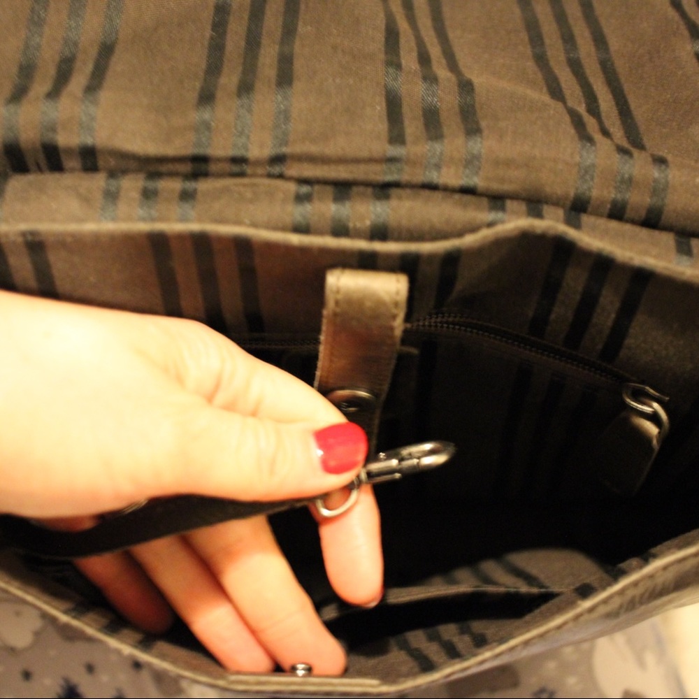 LIKE NEW Frye ‘Melissa’ Leather Crossbody Bag - Picture 3 of 7